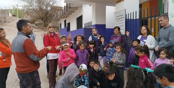 EDUCACIÓN AMBIENTAL: JORNADA DE FORESTACIÓN EN LA ESCUELA INTENDENTE GRIMBERG