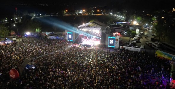 PRIMAVERA EN VILLA CARLOS PAZ, LA FIESTA MÁS CONVOCANTE DEL PAÍS CON MÁS DE 100 MIL PERSONAS