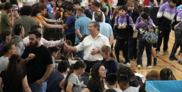 CIENTOS DE ESTUDIANTES PARTICIPAN DEL 3° ENCUENTRO DE INNOVADORES TECNOLÓGICOS EN EL ESTADIO ARENA