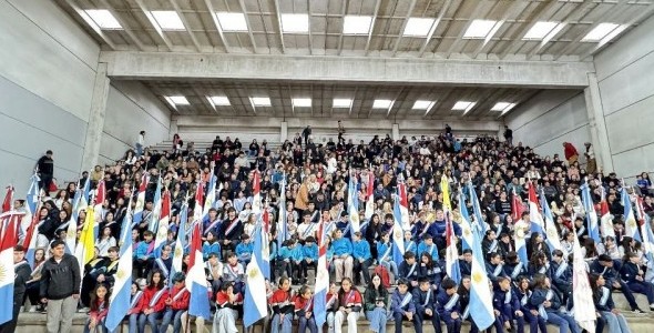 EL CENTRO ESPAÑOL ENTREGA MEDALLAS A ABANDERADOS CARLOSPACENSES