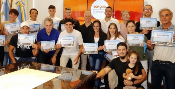 EL INTENDENTE ESTEBAN AVILÉS RECONOCE A DEPORTISTAS CARLOSPACENSES