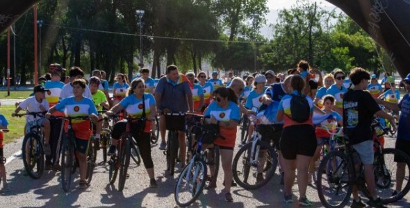BICICLETEADA FAMILIAR: CIENTOS DE FAMILIAS PEDALEARON POR NUESTRA IDENTIDAD 