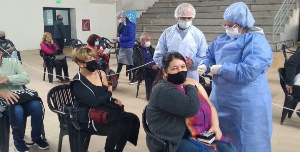 Comenzó la vacunación contra COVID-19 a mayores de 55 años en Carlos Paz 