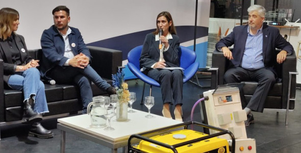VILLA DOLORES: LA PROVINCIA ENTREGÓ 10 GENERADORES PARA PERSONAS ELECTRODEPENDIENTES