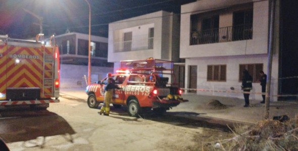 INCENDIO DE UNA VIVIENDA EN EL BARRIO SOL Y RÍO