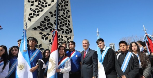 UN CENTENAR DE ALUMNOS PROMETIÓ LEALTAD A LA BANDERA DE CÓRDOBA