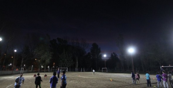 Nueva luminaria LED externa en el polideportivo Colinas