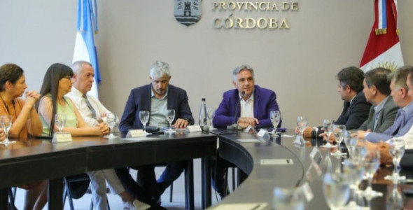 LLARYORA RECIBIÓ A TODOS LOS DIRECTORES DE LOS HOSPITALES PROVINCIALES