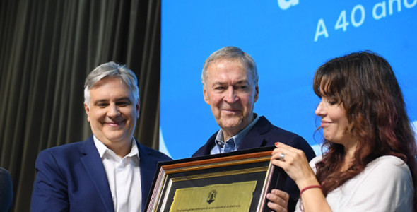 40 AÑOS DE DEMOCRACIA: LA PROVINCIA DISTINGUIÓ A ABUELAS DE PLAZA DE MAYO
