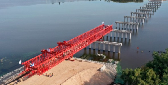 AUTOVÍA 38: SCHIARETTI RECORRIÓ LA OBRA DEL PUENTE SOBRE EL LAGO SAN ROQUE