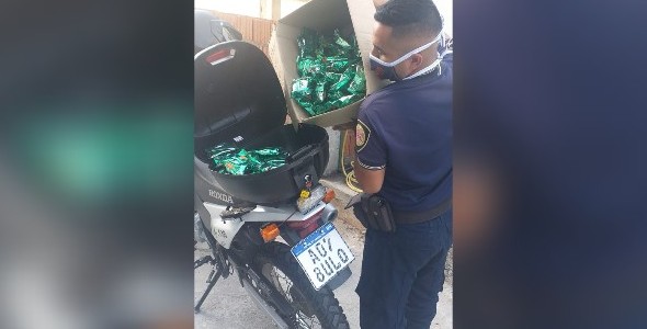 Alfajores El Triángulo dona mercadería a policías, Bomberos, médicos y merenderos