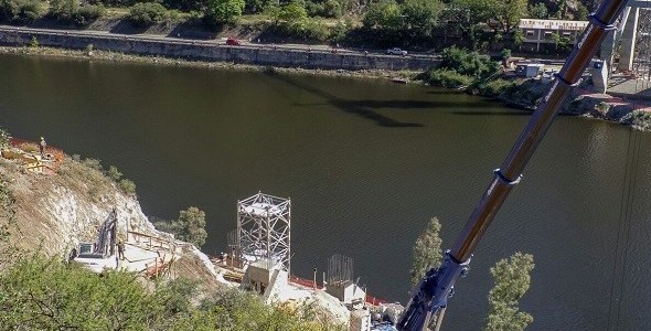 Avanza el armado del puente Variante Costa Azul