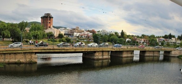 TRÁNSITO RESTRINGIDO EN PUENTE CARENA Y EN ZONA CÉNTRICA POR OBRAS DE CLOACAS