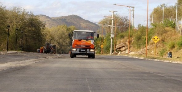  COSTANERA INTERBALNEARIA SUR – PERITO MORENO: AVANZA LA OBRA EN TODO EL SECTOR