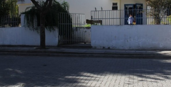 Obra de adoquinado en el ingreso al jardín Presidente Sarmiento