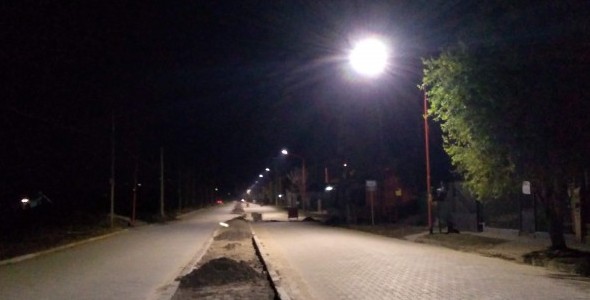 Obra de adoquinado en la calle principal de Altos del Valle