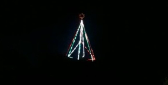 Un barrio de Carlos Paz realizó su arbolito de navidad