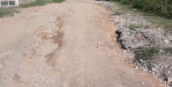Vecinos reclaman arreglo de una calle