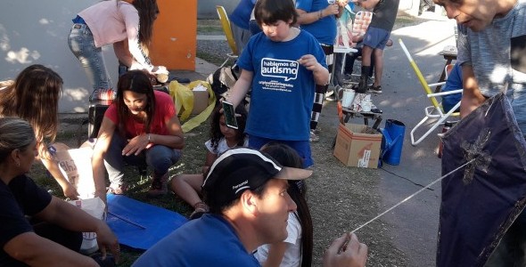 Taller de barriletes del grupo TGD padres TEA