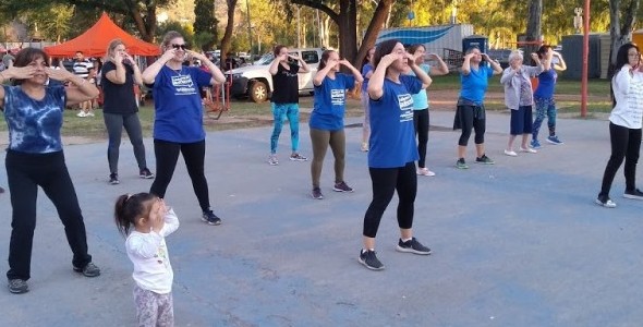 Clase zumba para visibilizar el Autismo