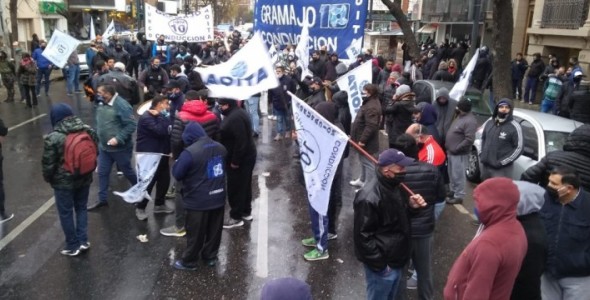 Continúa el conflicto del paro de transporte interurbano
