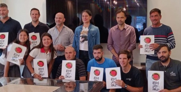  ENTREGA DE AYUDAS ECONÓMICAS A DEPORTISTAS E INSTITUCIONES LOCALES