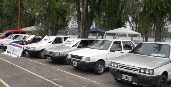 Encuentro de autos multimarcas en el Parque de Asistencia