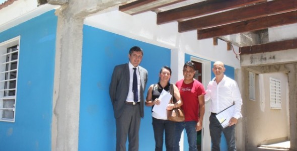 Entregaron dos casas del plan 400 viviendas