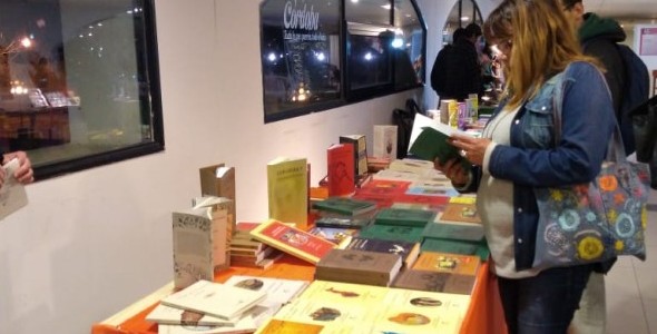 Exitosa Feria del Libro en la galería del Puente Uruguay
