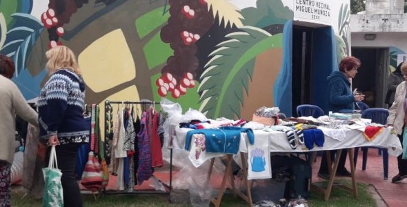 Paseo de compras en el centro vecinal Miguel Muñoz A