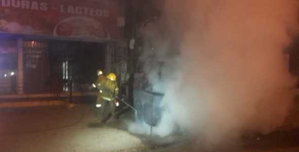 INCENDIO DE UN CANASTO EN LA VÍA PUBLICA