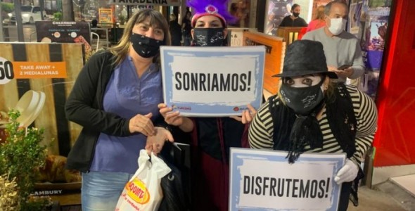 Realizan intervenciones artísticas por las calles de la ciudad