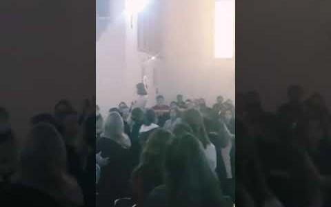12 contagiados por ir a misa sin barbijo