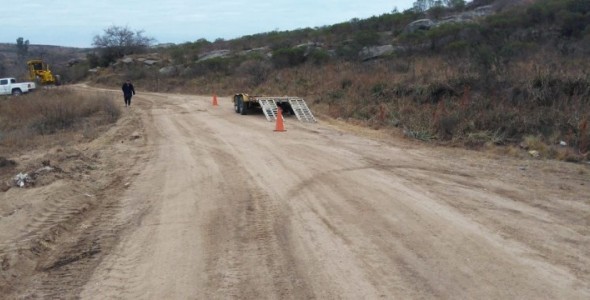 La Municipalidad junto a vecinos de Altos del Valle limpiaron un sector del barrio