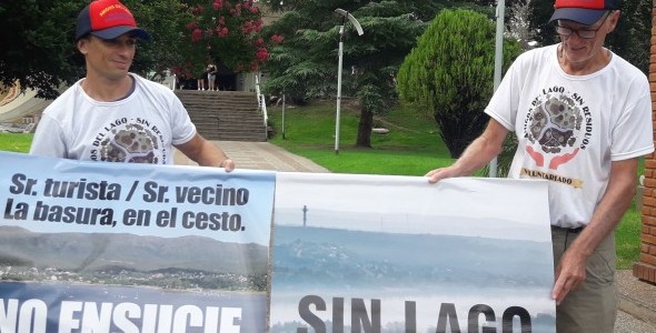 Se intensifica la limpieza voluntaria en las costas del Lago