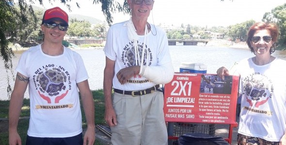 ONG se suma a la limpieza de las costas del lago