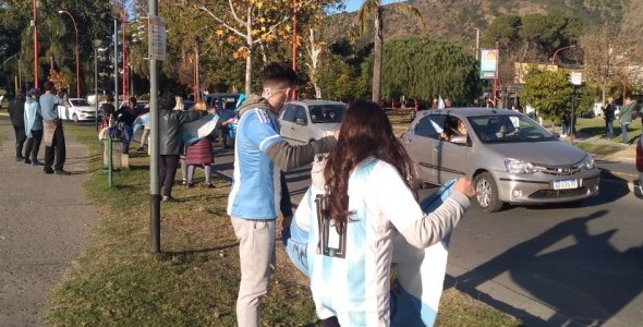 Marcha en Carlos Paz de vecinos que piden volver a trabajar 