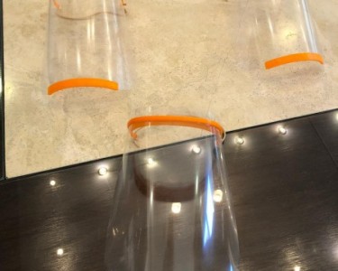 Fabrican y donan máscaras de protección para enfrentar la pandemia