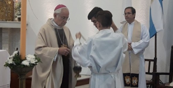 El Arzobispo de Córdoba celebró la misa de Pascuas en Carlos Paz