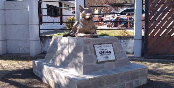 El perro Capitán ya tiene su monumento en la ciudad