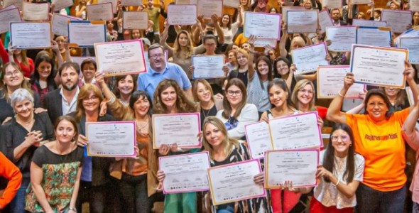 MÁS DE 400 PERSONAS RECIBIERON SUS CERTIFICADOS DE POSGRADO DEL MINISTERIO DE LA MUJER