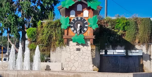 Carlos Paz festejó los 68 años del Reloj Cucú entre música y memoria