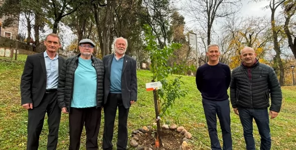 Villa Carlos Paz rindió homenaje al escritor polaco Florian Czarnyszewicz en el Bosque de la Poesí