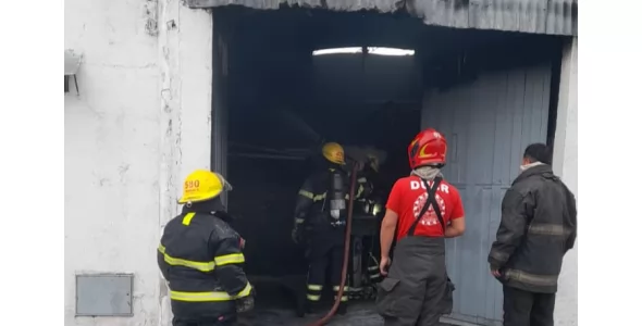 Incendio en un galpón destinado a trabajos de pintura y carpintería metálica
