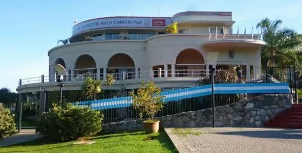 Cambian el sentido de circulación de dos calles clave en Villa Carlos Paz