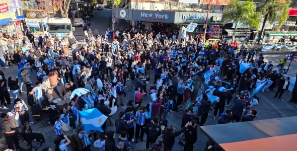 Carlos Paz vivió una verdadera fiesta mundialista y celebró los goles de Messi