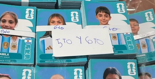 Los alumnos del García Ferré ya tienen su propio álbum del Mundial con sus rostros