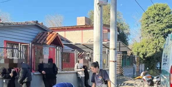Choque entre una moto y un auto dejo dos lesionados en Carlos Paz