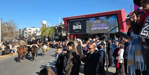 Acto por el Día de la Independencia y el desfile gaucho en Villa Carlos Paz