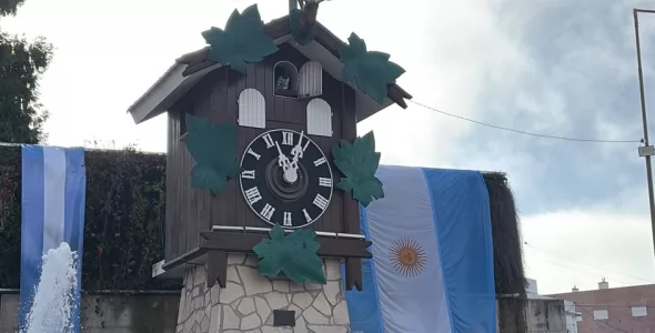 Tras ser reparado, el Reloj Cucú de Villa Carlos Paz volvió a funcionar